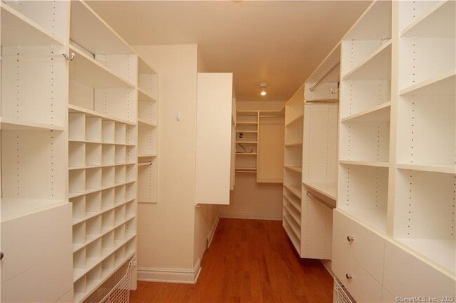 Building Photo - 950 Rock Rimmon Rd