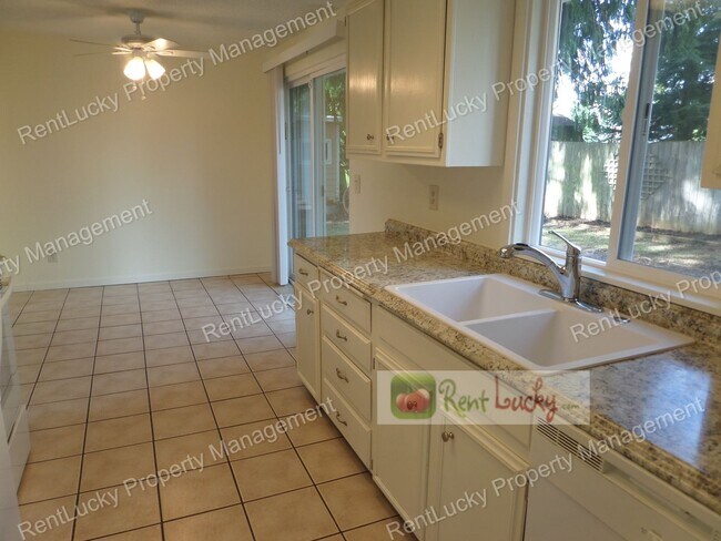 Building Photo - Adorable 3-Bedroom Home with Fenced Yard in Great Bothell Neighborhood!