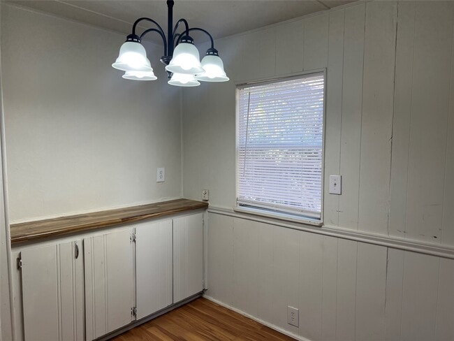 Building Photo - 806 N Oneal St