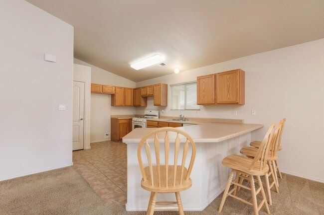 Building Photo - Nice Large Home in Sonoma Ranch—-Will go f...