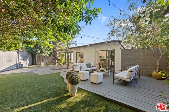 Building Photo - 2753 La Cuesta Dr