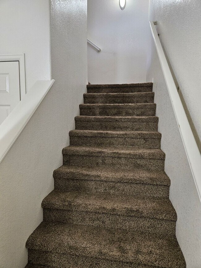 Building Photo - Amazing price amazing location 2 bdrm Condo avail: 7/16