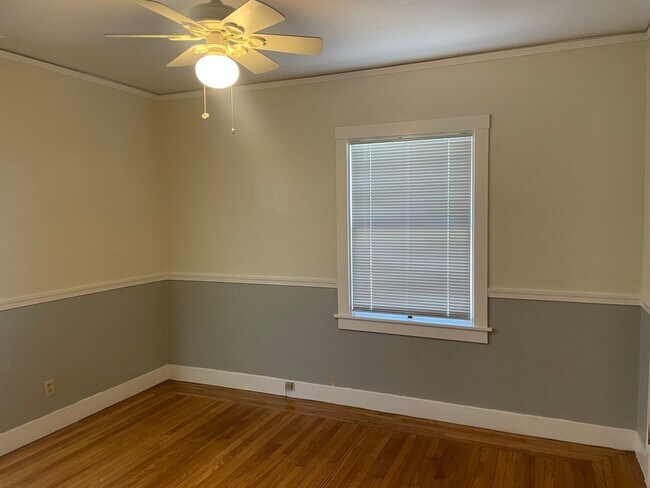 Building Photo - 2 Bedroom 1 Bathroom Home in West Tahoe Park