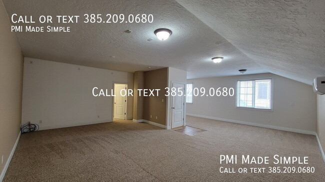 Building Photo - 3042 E Somerset Dr