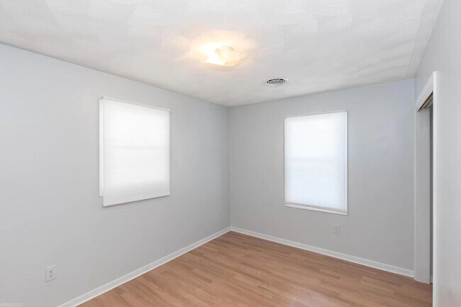 Bedroom #1 - 1105 Golfview Dr