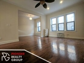 Building Photo - 736 W Addison St