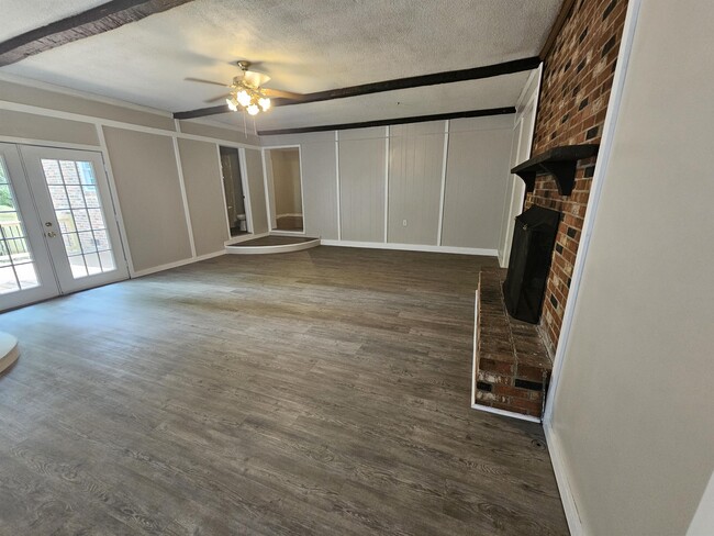 Building Photo - 1672 Wellons Dr