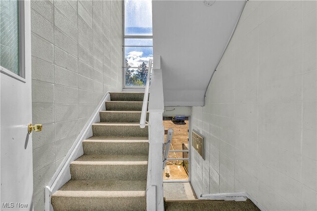 Building Photo - 1415 Wyandotte Ave