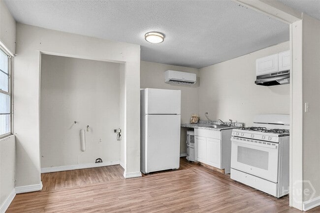 Primary Photo - 1013 Carroll St