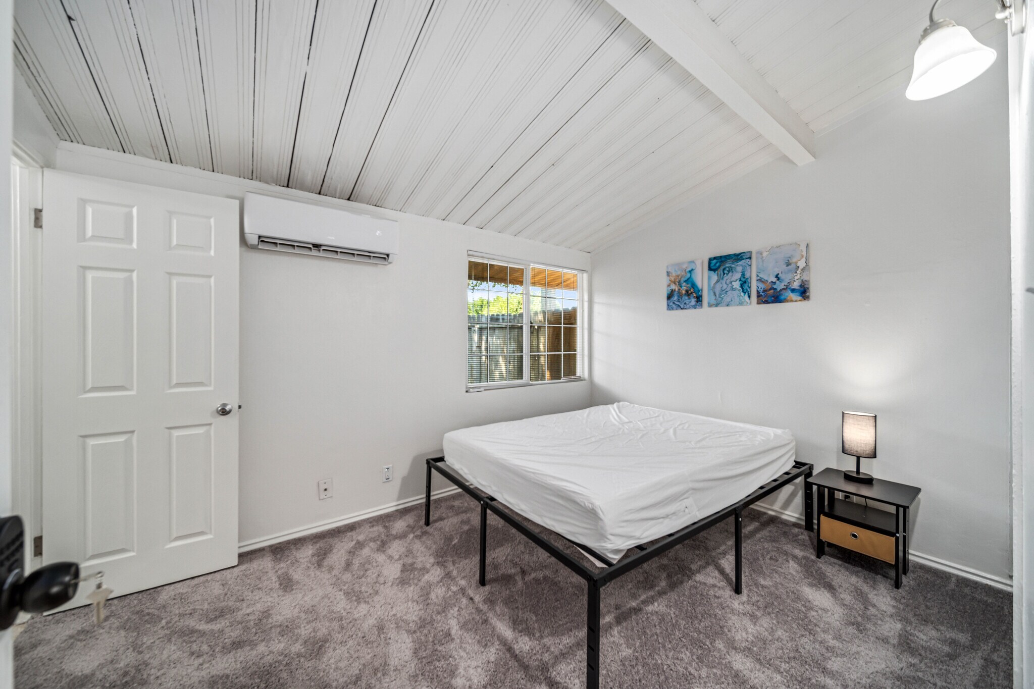 Rooms for Rent-Room 5 - 45426 10th St W