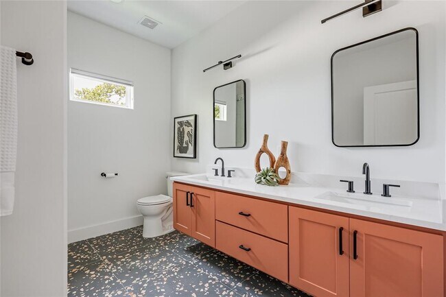 Building Photo - 1809 Pasadena Dr