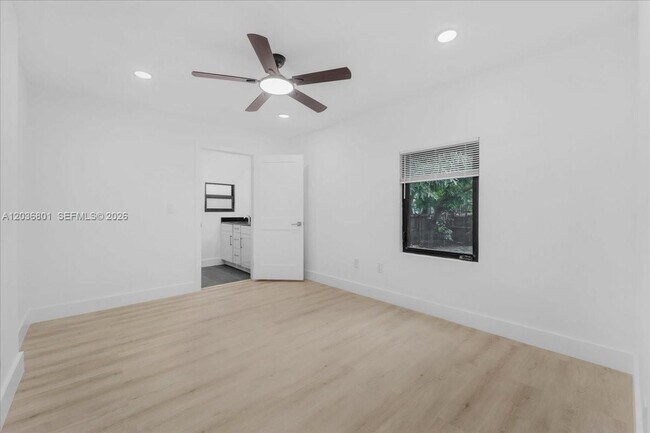 Building Photo - 5220 SW 6th St