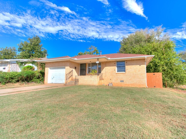 Building Photo - 2921 NE 17th Ave