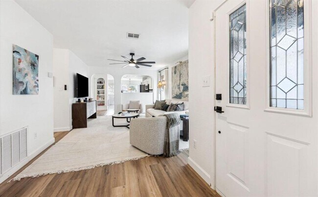 Building Photo - 3405 Barksdale Dr