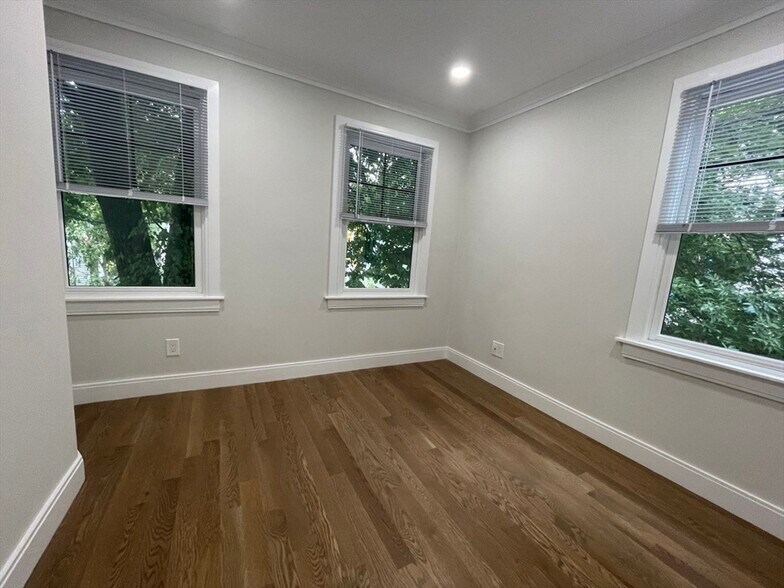 Building Photo - 3 Lopez Ave