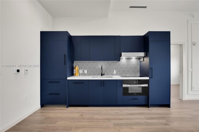 Building Photo - 4220 Laguna St