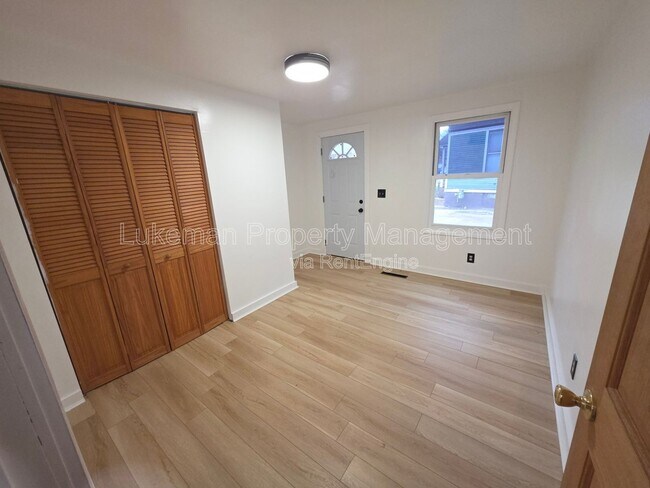 Building Photo - 822 W Main St