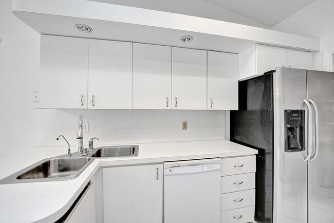 Building Photo - 8578 Eagle Run Dr