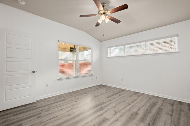 Building Photo - 101 Song Sparrow Cv