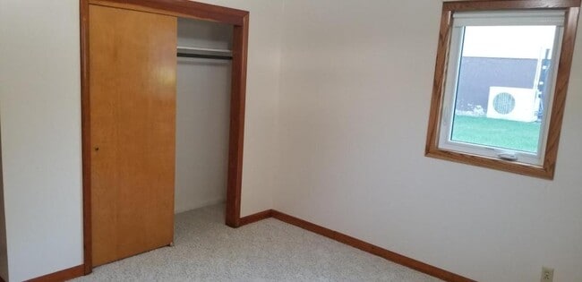 Building Photo - 1615 Hanaford Ave