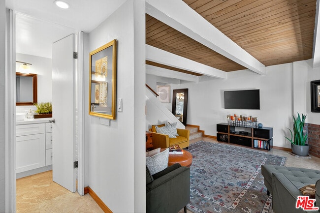 Building Photo - 6537 Green Valley Cir