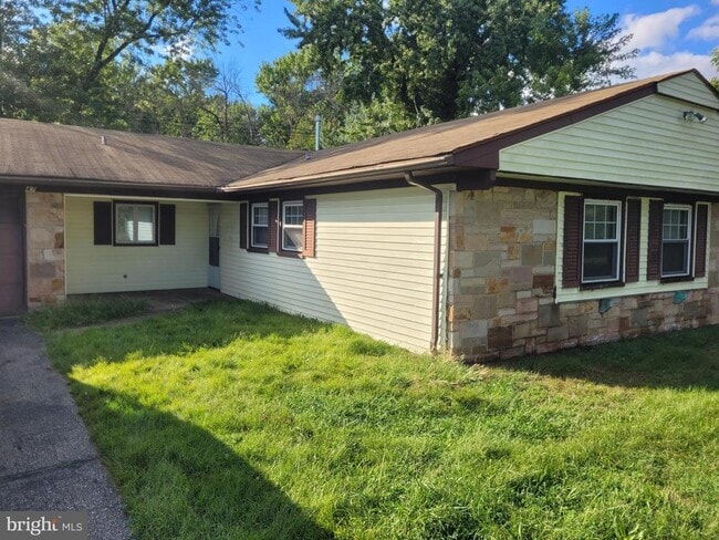 Building Photo - 47 Holstone Ln