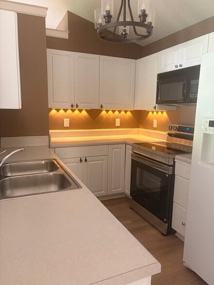 Building Photo - 631 Mill Pond Ct