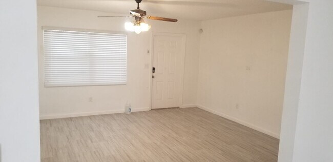 Building Photo - 3430 N 65th Ave