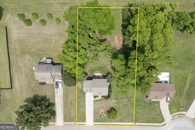 Building Photo - 323 Deer Run Dr