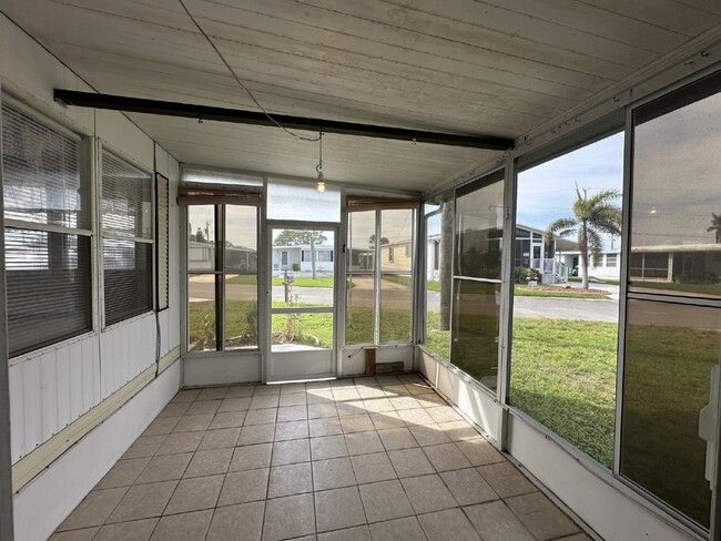 Building Photo - "Charming 2-Bedroom Home in North Port – C...