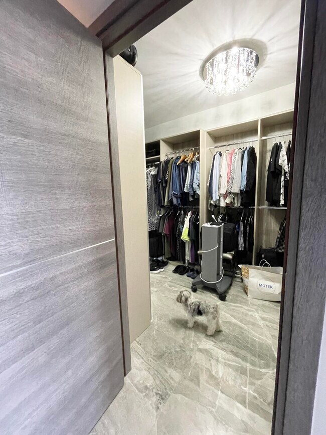 Building Photo - 17275 Collins Ave