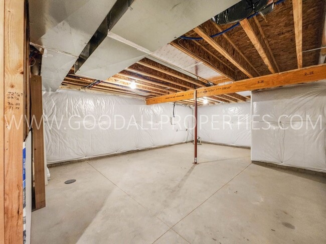 Building Photo - Spacious Waukee Ranch | 4 Bedrooms | 3-Car Garage | Finished Basement