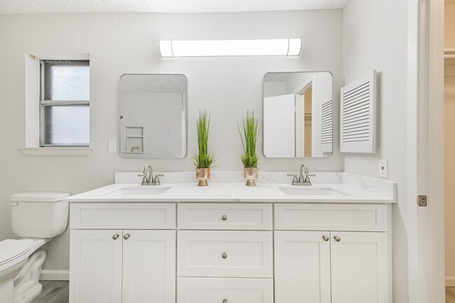 Building Photo - 12415 Pantano Drive