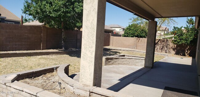 Building Photo - 137 E Constitution Ct