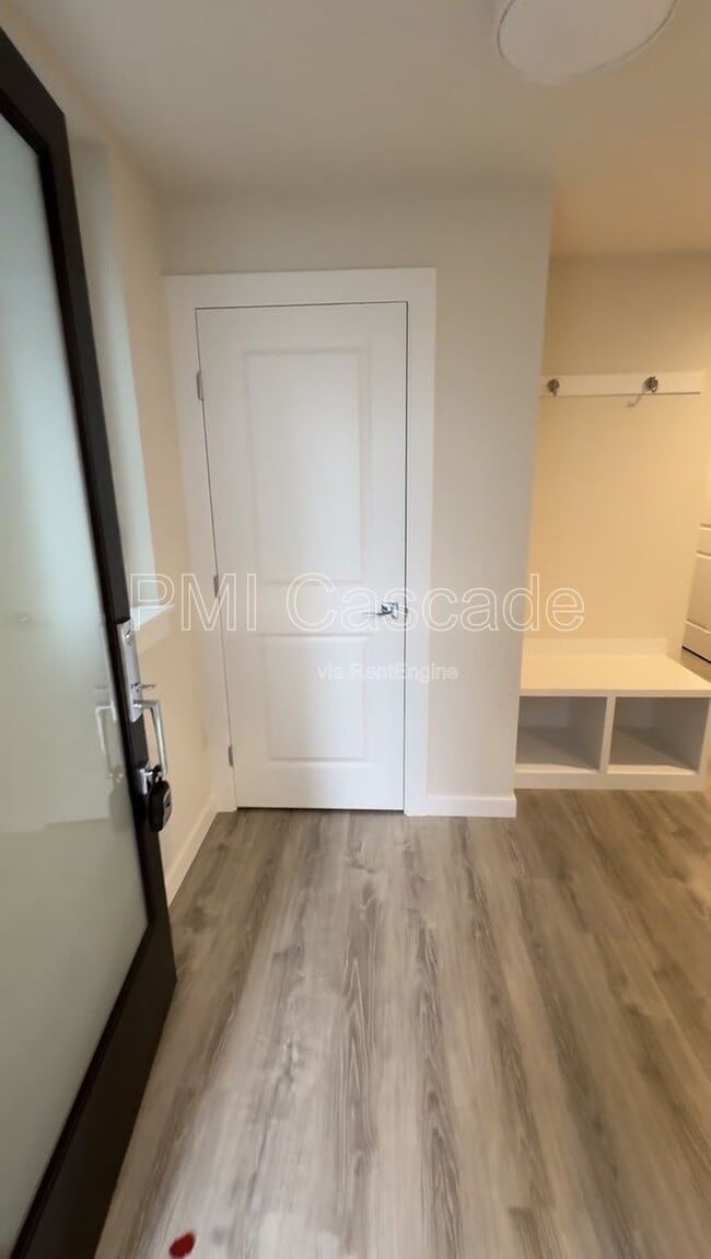 Building Photo - 9227B 16th Ave SW