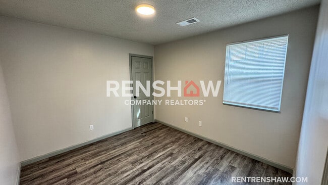 Building Photo - 1872 Parnassus St