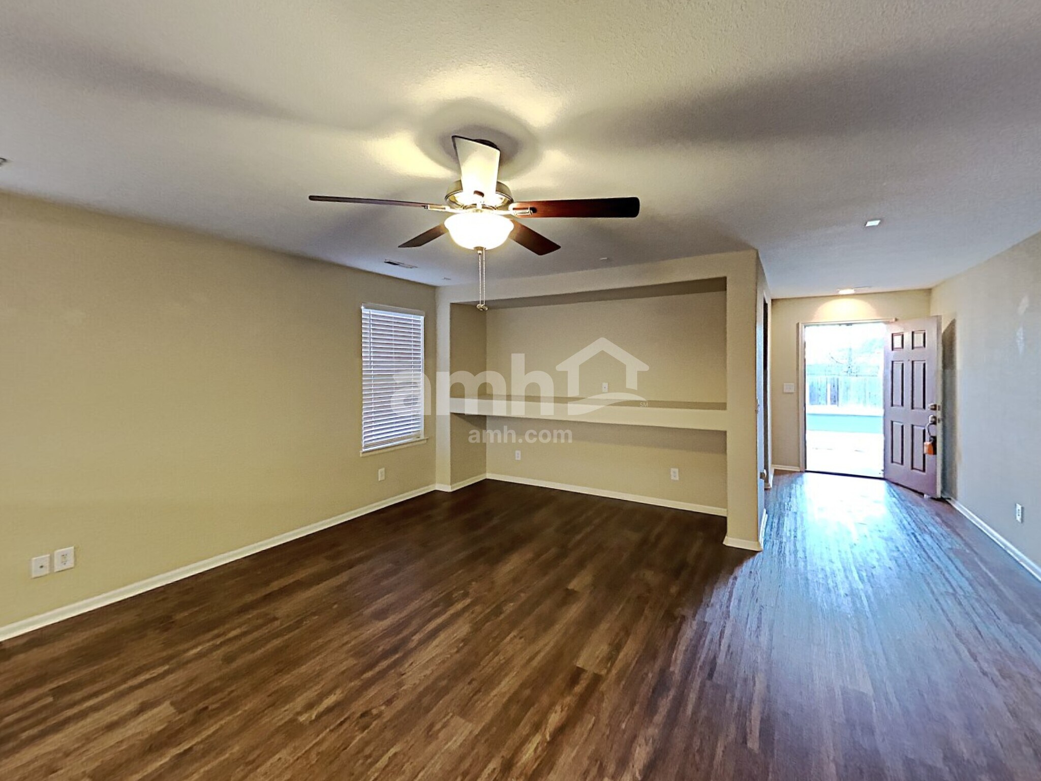 Building Photo - 810 Sunrise Dr