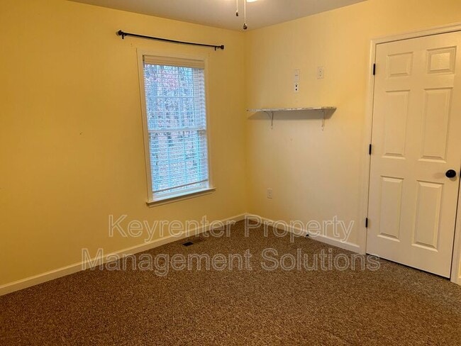 Building Photo - 107 Oakstone Run