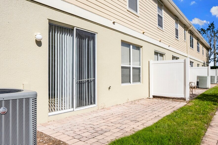 Building Photo - 3528 Sanctuary Dr