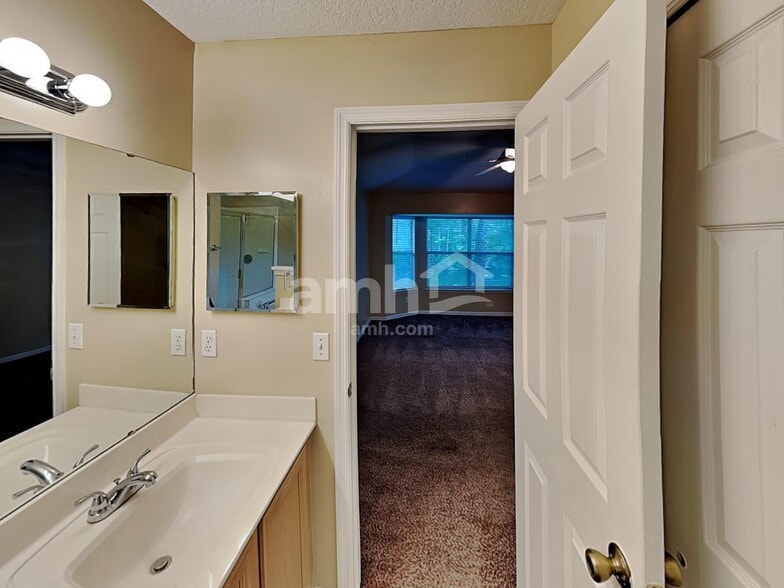 Building Photo - 4770 Mountain Breeze Ct S