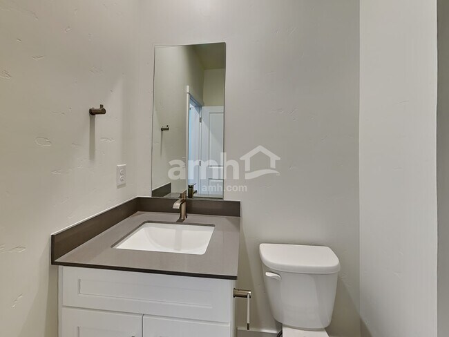 Building Photo - 965 N Rivermist Pl