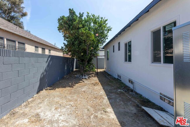 Building Photo - 2295 W Wardlow Rd