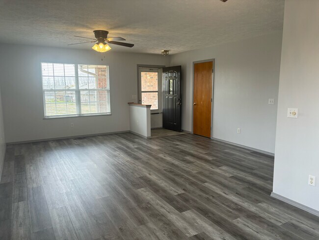 Building Photo - 898 N 22nd St