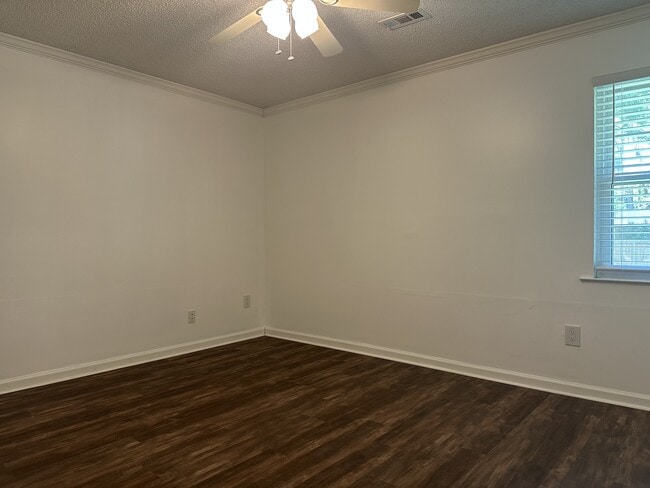 Building Photo - 209 Brighton Woods Dr