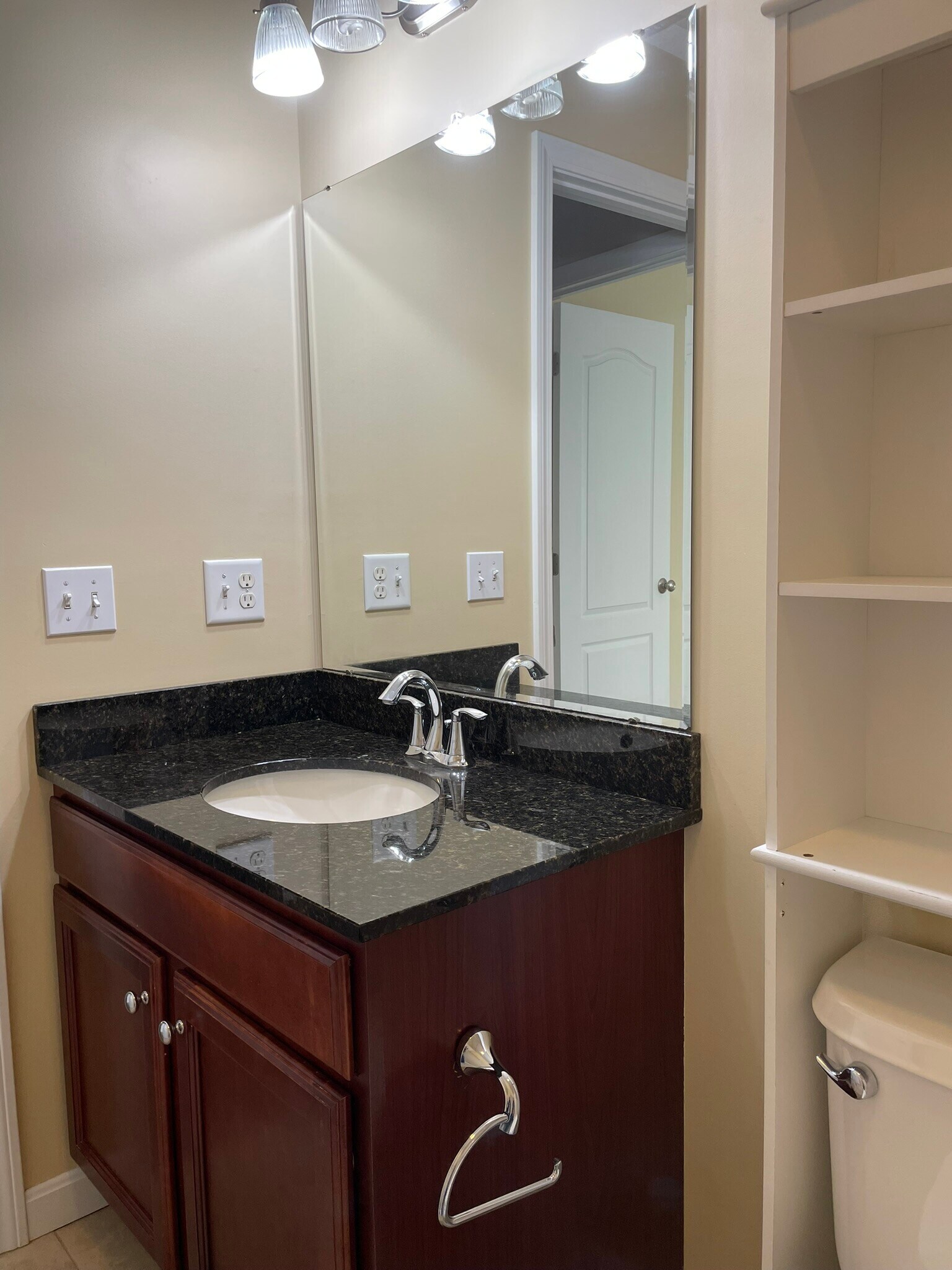 Full Bath 2nd Floor - 2020 Palmer Rd