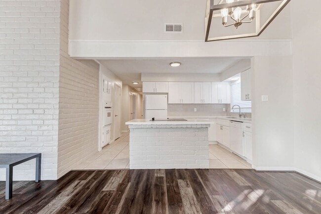 Building Photo - 1018 Rock Canyon Dr