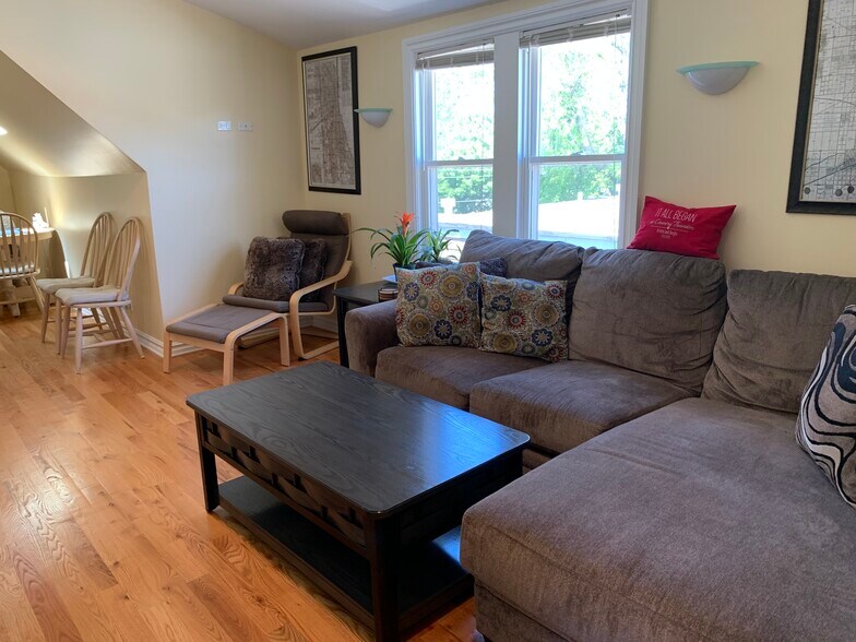 Living Room - 1662 N Mozart St
