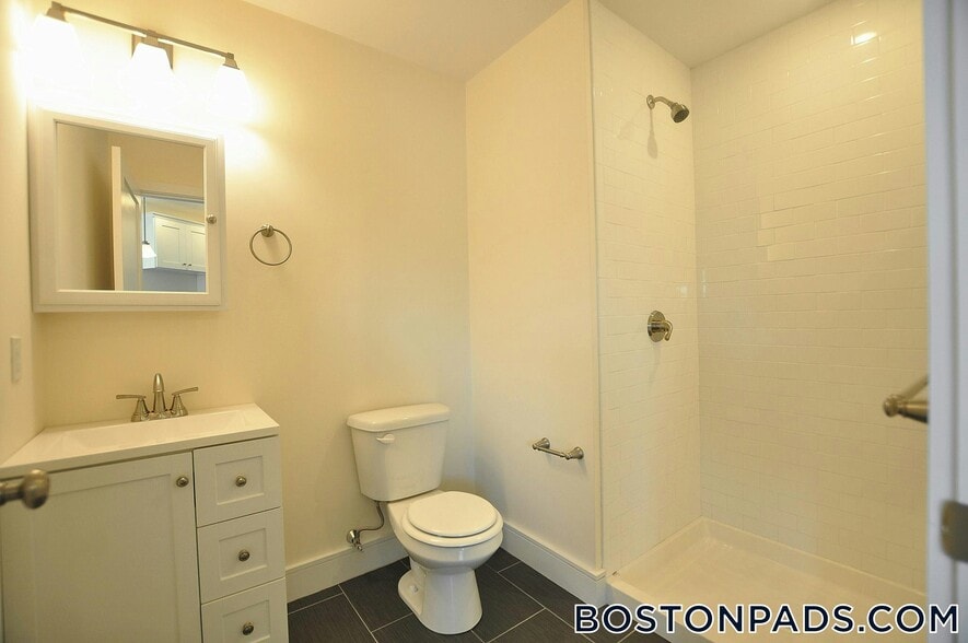 Building Photo - 877 Beacon St