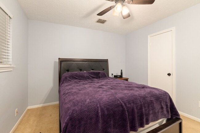 Building Photo - 9262 Friendship Rd