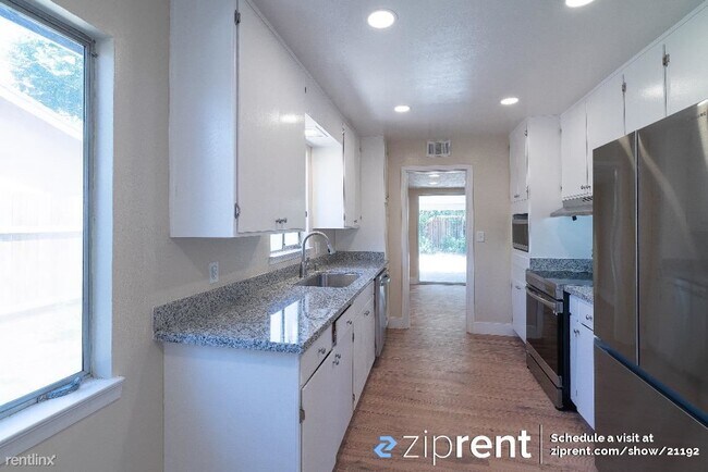 Building Photo - 4 br, 2 bath House - 5200 Elbert Way, Sacr...